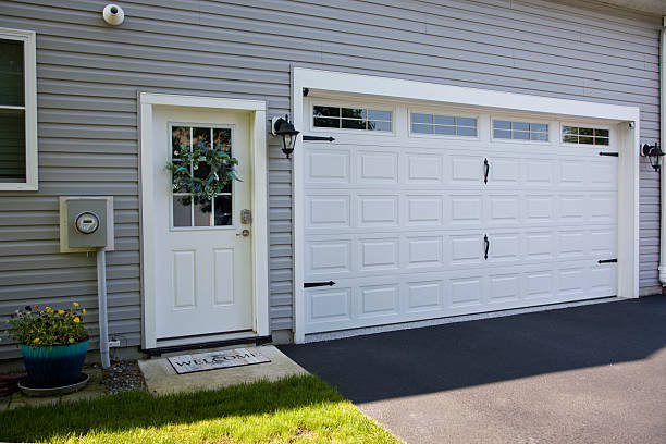 24/7 Emergency Garage Door Panel Replacement experts in Halfway, MD